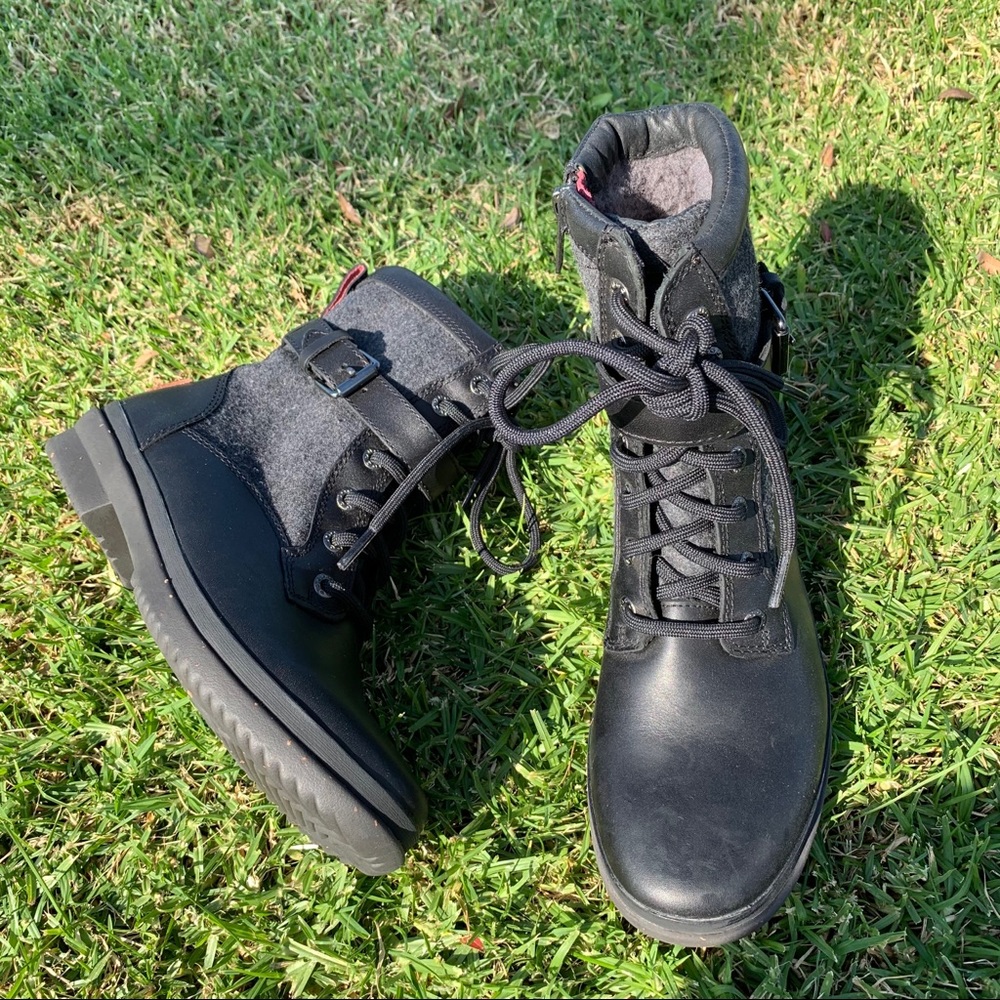 UGG 🔴 Kesey Waterproof Boots